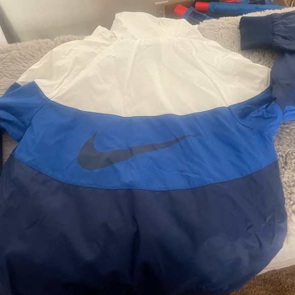 Nike wind breaker size youth small - Picture 2 of 2